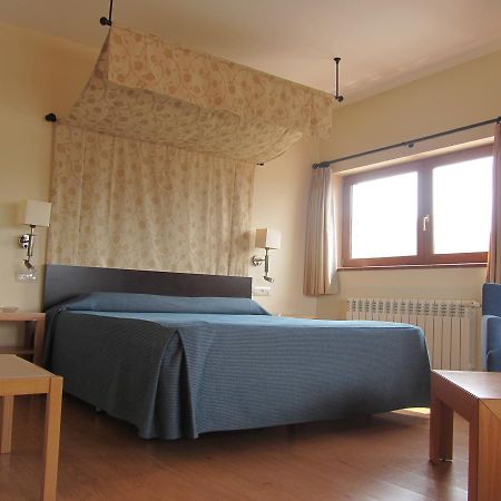 Hotel Galayos Hoyos del Espino Bagian luar foto