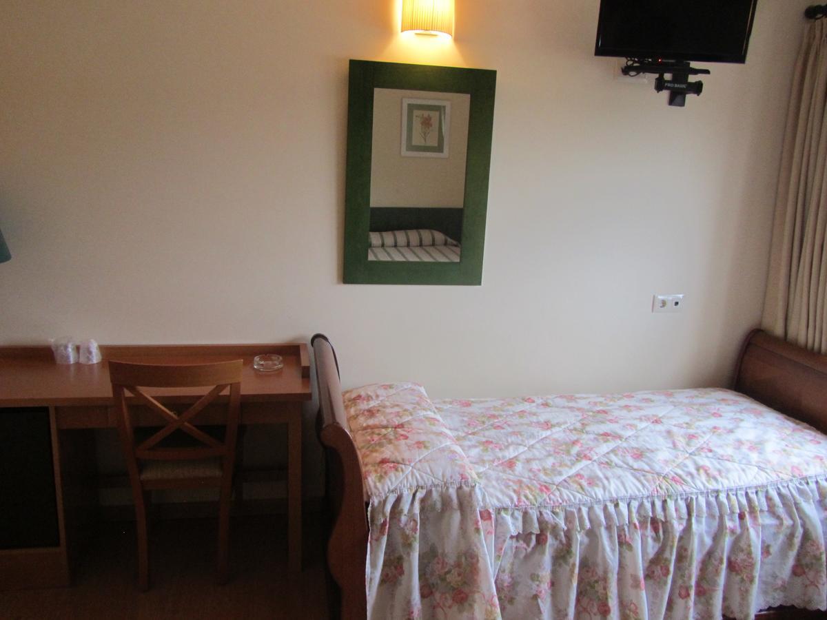 Hotel Galayos Hoyos del Espino Bagian luar foto