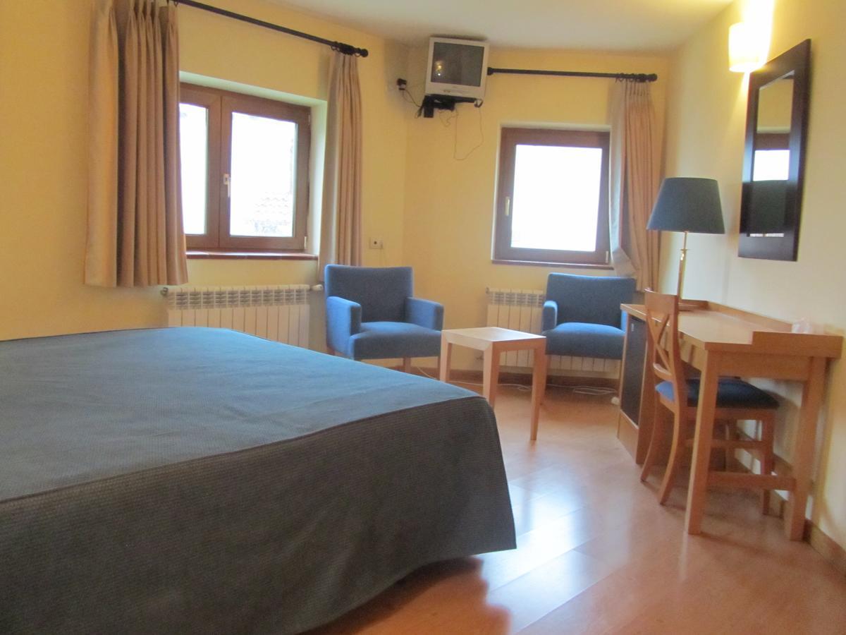 Hotel Galayos Hoyos del Espino Bagian luar foto