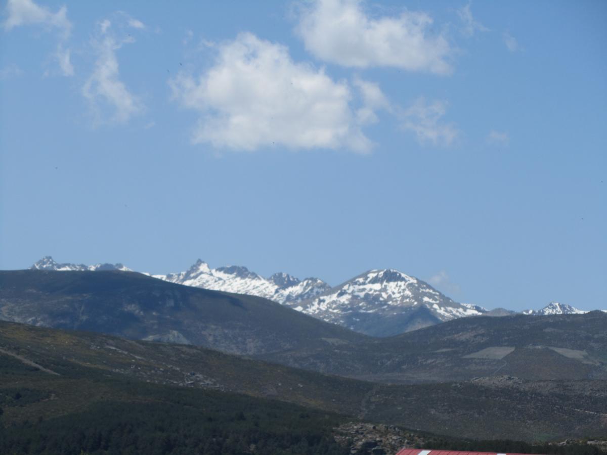 Hotel Galayos Hoyos del Espino Bagian luar foto
