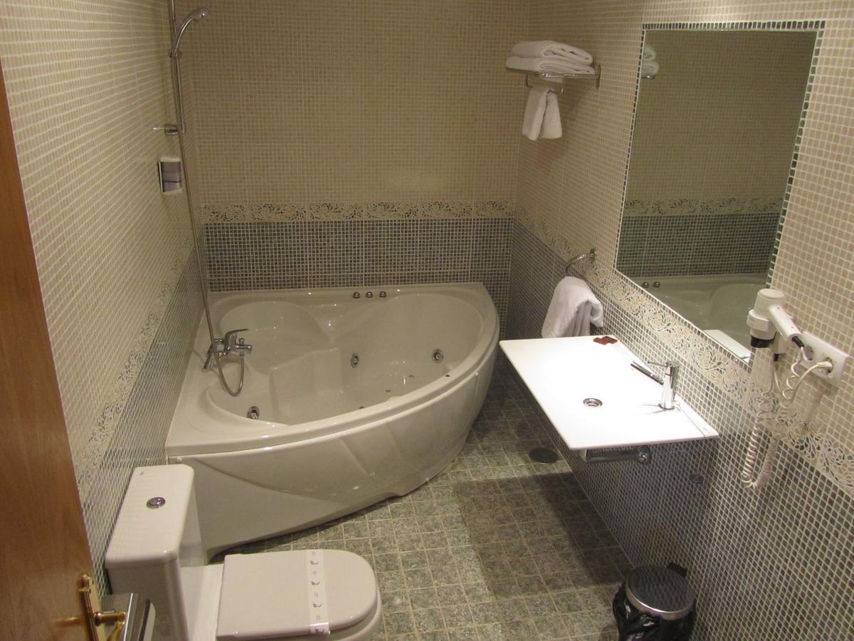 Hotel Galayos Hoyos del Espino Bagian luar foto