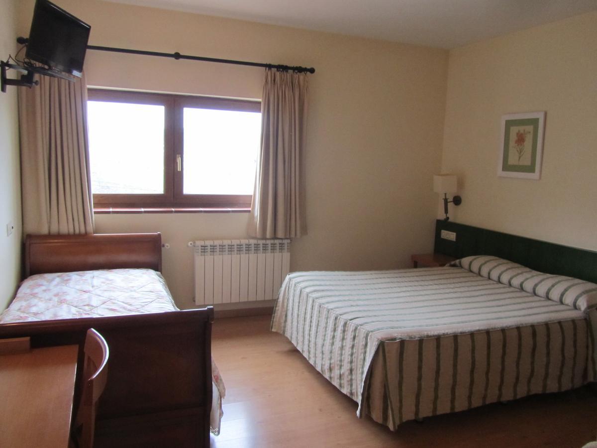 Hotel Galayos Hoyos del Espino Bagian luar foto