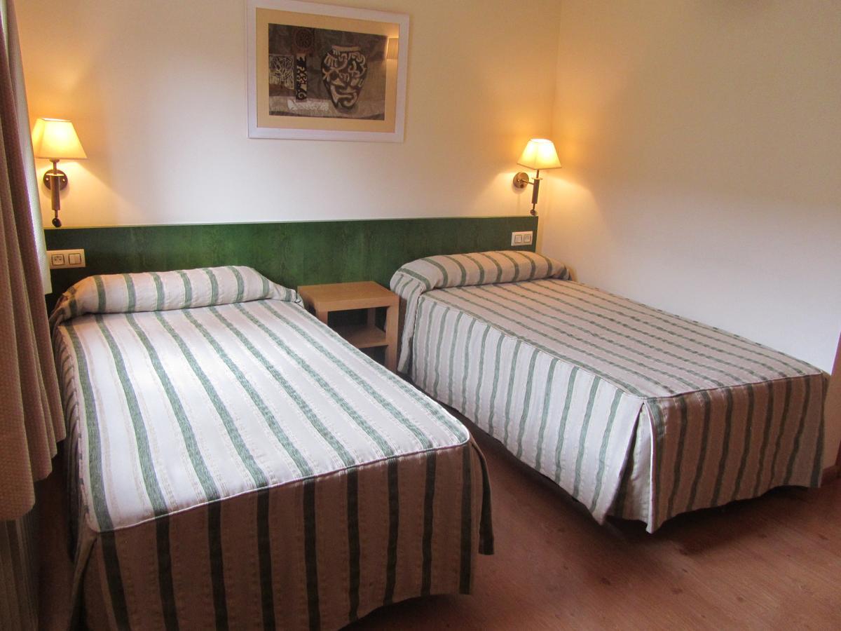 Hotel Galayos Hoyos del Espino Bagian luar foto