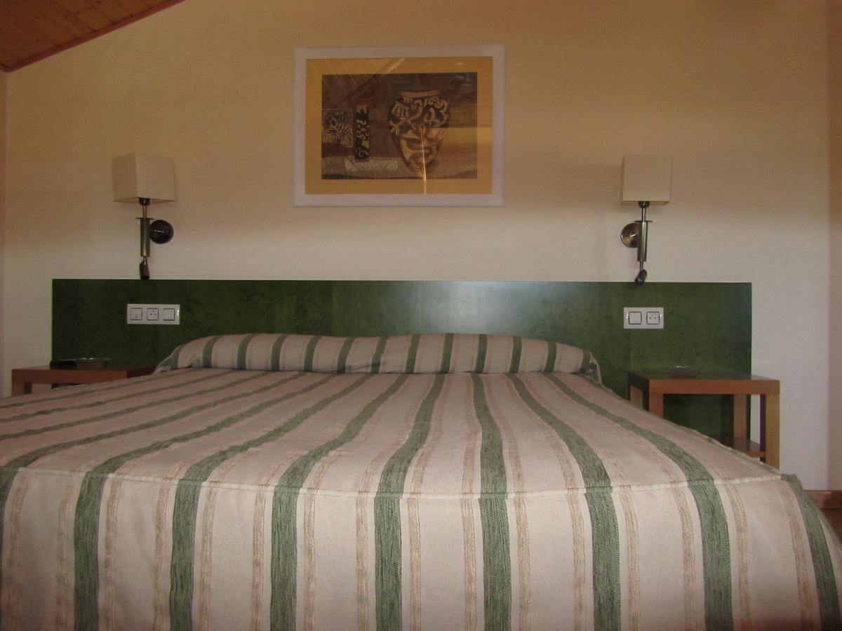 Hotel Galayos Hoyos del Espino Bagian luar foto