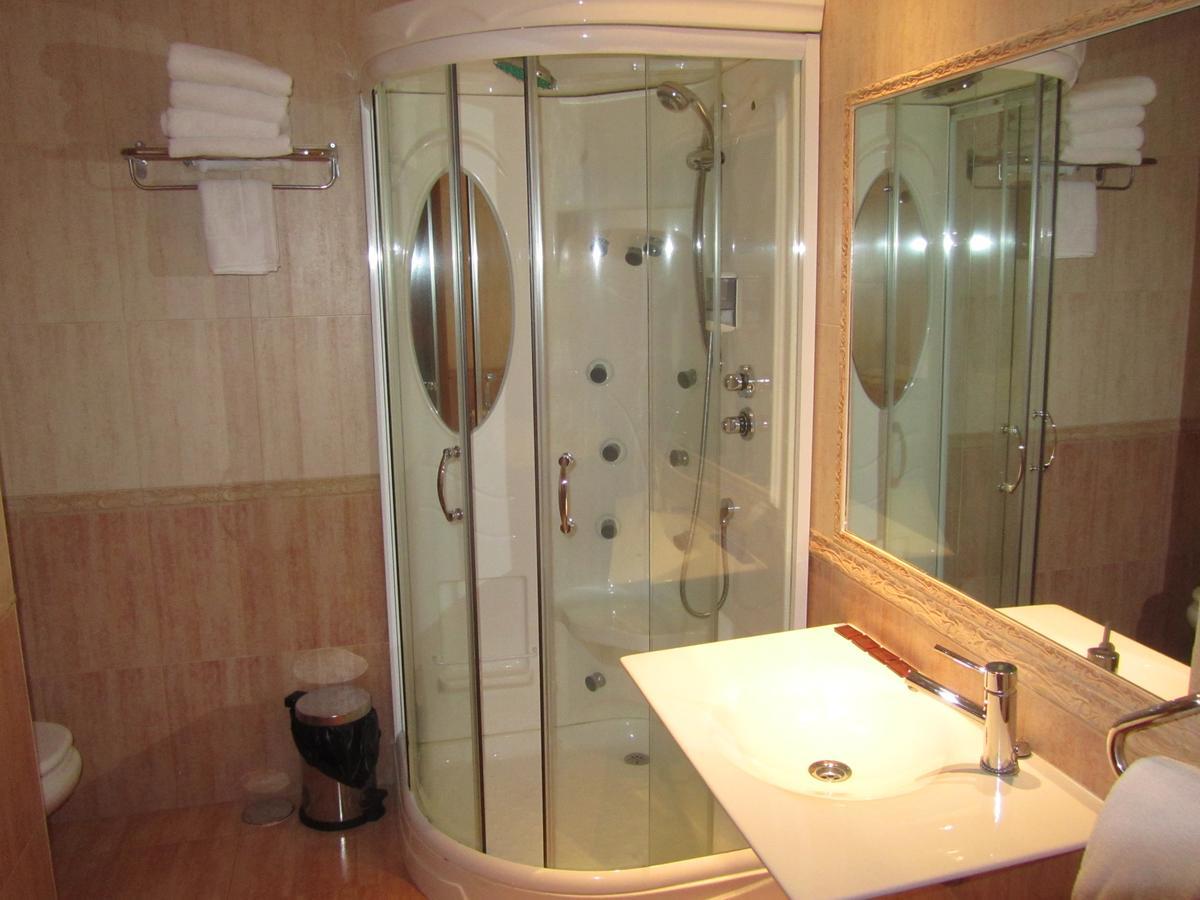 Hotel Galayos Hoyos del Espino Bagian luar foto