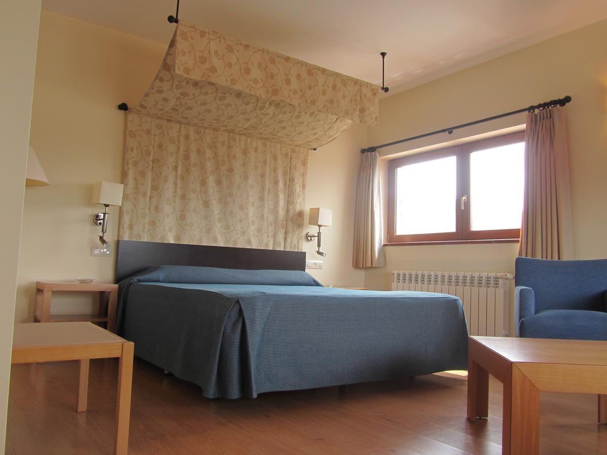 Hotel Galayos Hoyos del Espino Bagian luar foto
