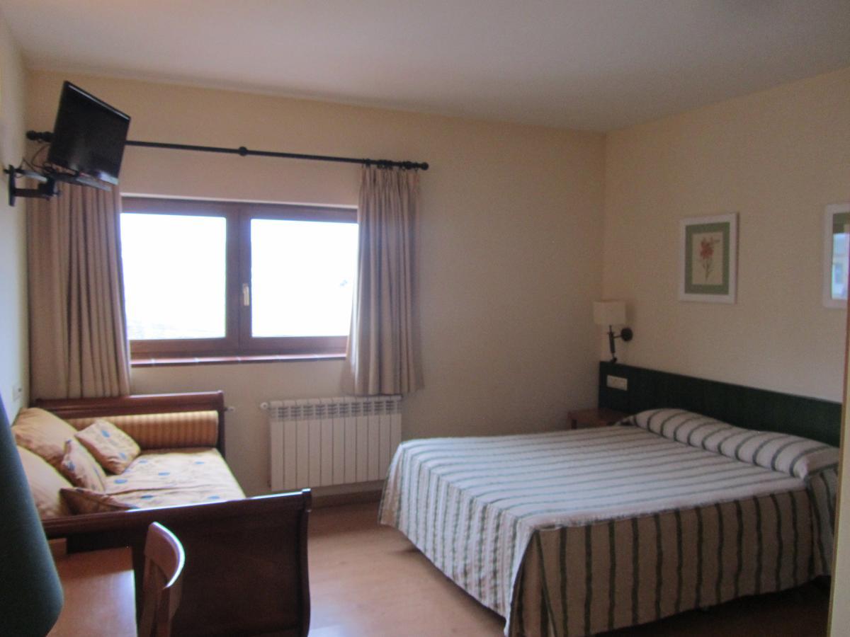 Hotel Galayos Hoyos del Espino Bagian luar foto