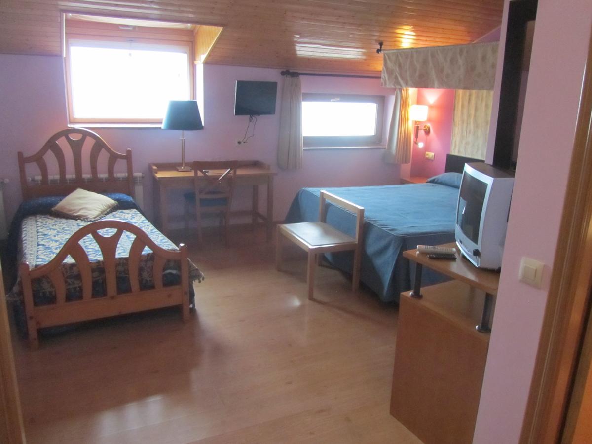 Hotel Galayos Hoyos del Espino Bagian luar foto