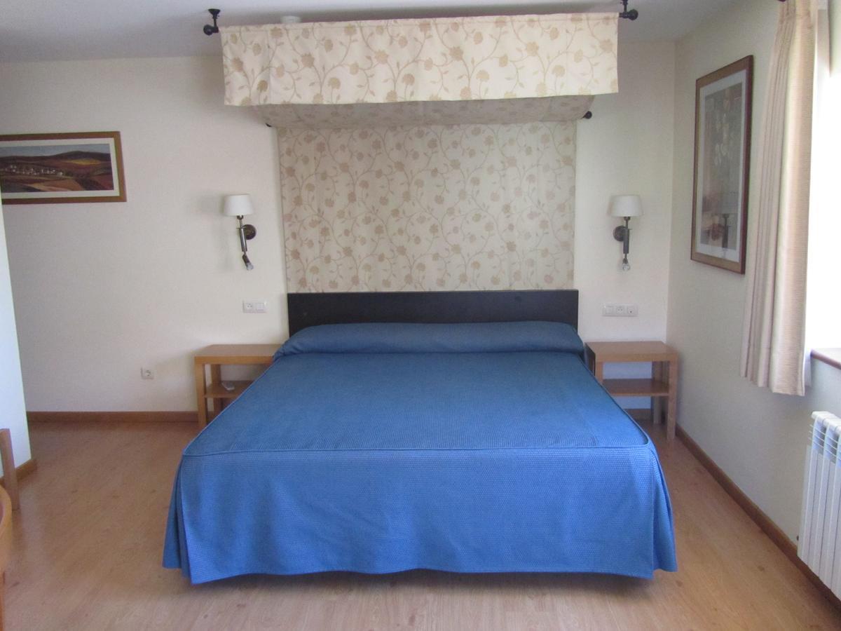 Hotel Galayos Hoyos del Espino Bagian luar foto