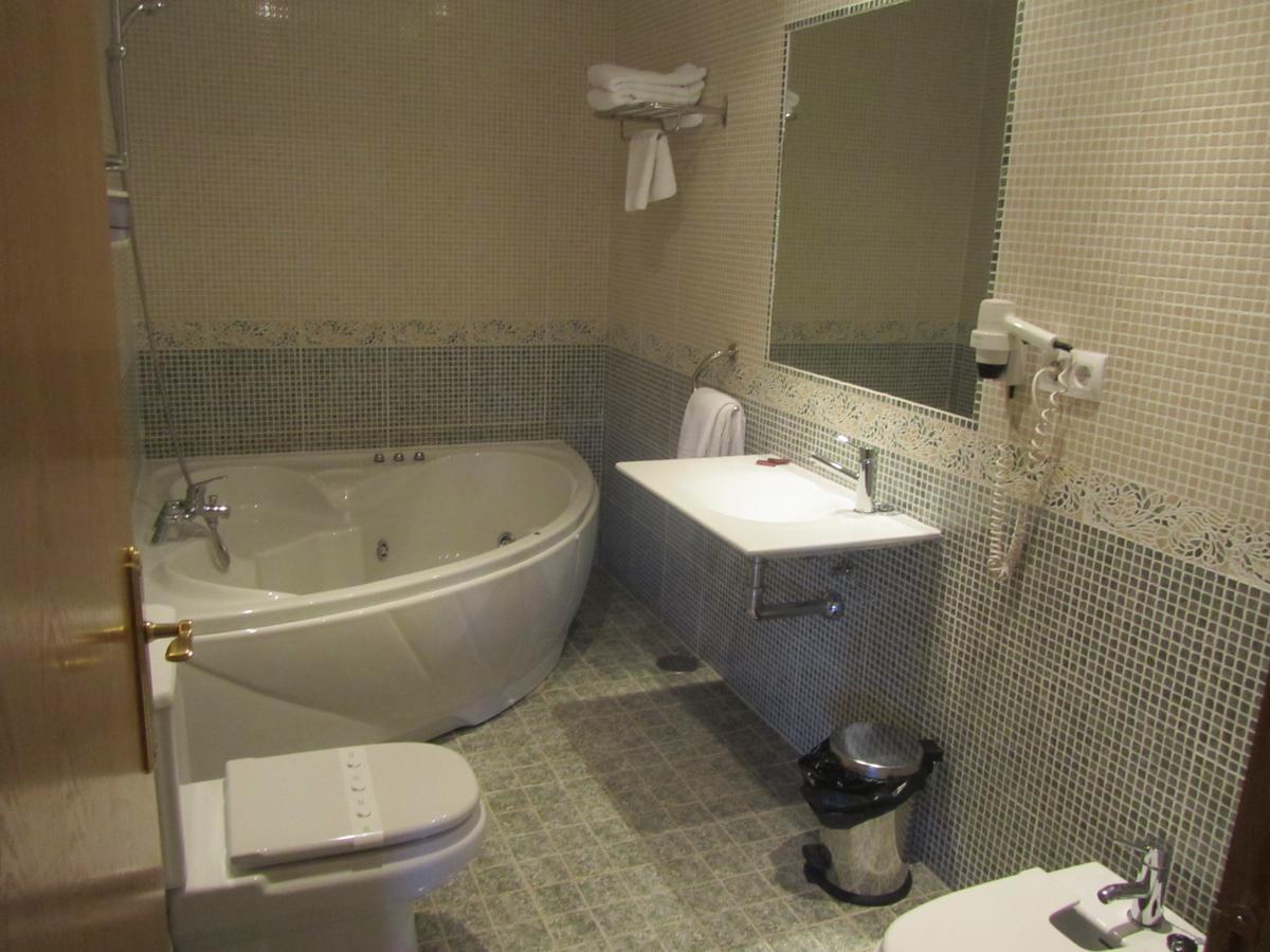 Hotel Galayos Hoyos del Espino Bagian luar foto
