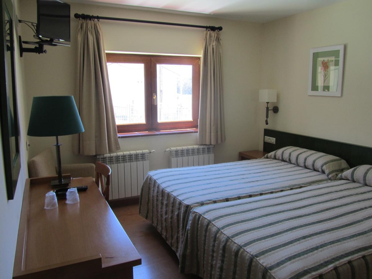 Hotel Galayos Hoyos del Espino Bagian luar foto