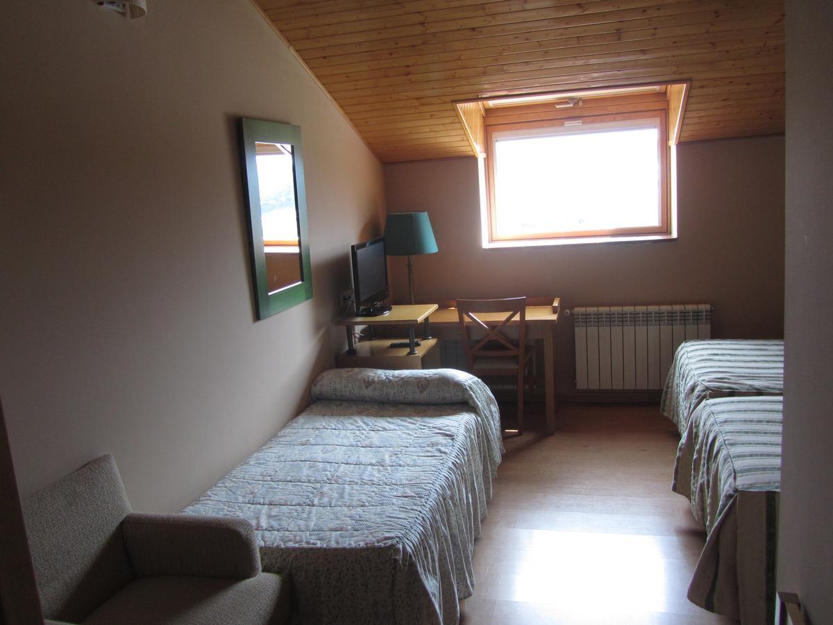 Hotel Galayos Hoyos del Espino Bagian luar foto